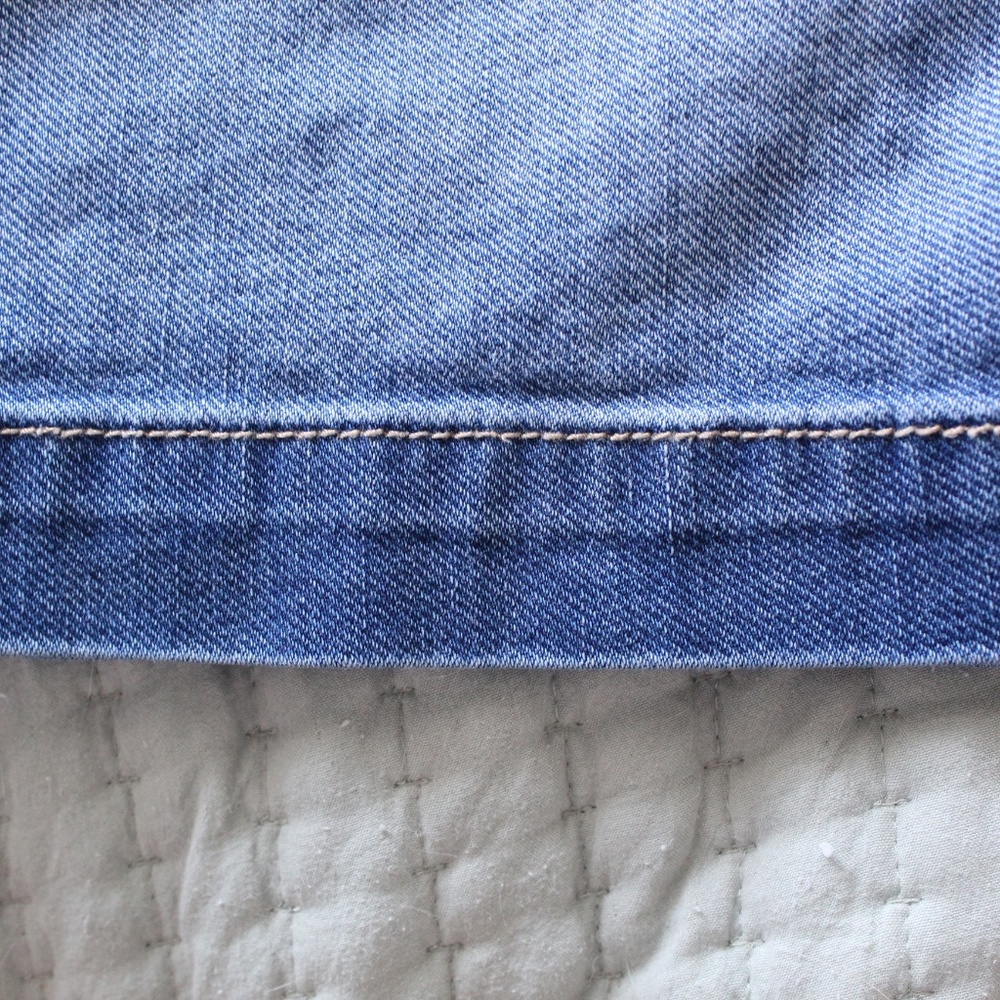 Medium Wash Pleat Front Mid-Length Denim Shorts - Picture 4 of 7